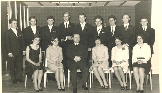 Abiturientia des Marsberger Gymnasiums, 1966 (Bildarchiv der Volkskndlichen Kommission für Westfalen) (vergrößerte Bildansicht wird geöffnet)