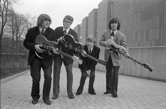 Das große Vorbild der Beatles lässt grüßen: Die Schülerband "Navajos" aus Castrop-Rauxel um 1965 (Foto: Helmut Orwat) (vergrößerte Bildansicht wird geöffnet)